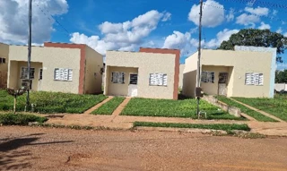 Imóvel 2394400 ['8787709199728'] - ['RUA ALEXANDRE DE SOUZA FREIRE (ANTIGA RUA 68),N. S/Nº ÁREA 25 - QD 104, PAIAGUAS - CEP: 78148-670, VARZEA GRANDE - MATO GROSSO'] ['Paiaguás'] - ['Várzea Grande']/['MT'] - 1