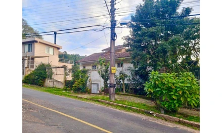Casa em Porto Alegre, Teresópolis, Rua Fernando Osório, 625, RS. Área: 920.6m2 - imagem 0