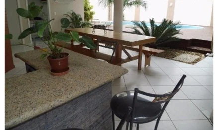 Casa em Camboriú, Centro, Rua Berlim, 104, SC. Área: 243m2