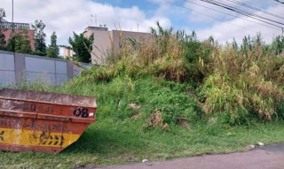 Imóvel 2922605 [''] - ['Lote F-2-C, Indicação Fiscal 65-150-056.000-6, com área de 412,22m² e as seguintes dimensões: 31,60m de frente para a rua Amadeu Amaral; do lado direito de quem olha o lote de frente, mede 26,00m, onde divide por 1 linha reta com os lotes F-2-B e F-2-A, de propriedade de Adonis Bufrem e nos fundos com 41,05m onde divide por uma linha reta com terrenos de Leonor Rosa dos Santos.'] [''] - ['Curitiba']/['PR'] - 1