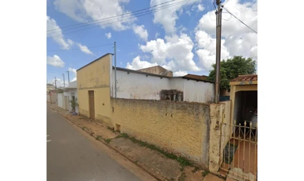 Casa em Carmo do Paranaíba, Lagoinha, Rua Atanásio dos Santos, 235, MG. Área: 155m2