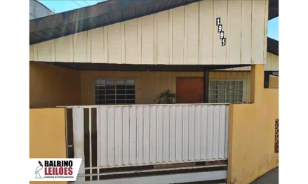 Casa em Juara, Centro, Rua Adenilson de Brida, nº 199-S, Bairro Centro, Juara - MT, MT. Área: 525m2 - imagem 0