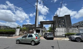 Imóvel 2641514 ['8555535738881'] - ['AVENIDA DOUTOR NEVES PINTO,N. 454 APTO. 101 BL 04, ANTARES - CEP: 57048-126, MACEIO - ALAGOAS'] ['Antares'] - ['Maceió']/['AL'] - 1