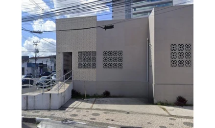 Casa em Feira de Santana, Centro, Rua Aloisio Resende, n°223, Centro, Feira de Santana, BA, 44001-112, BA. Área: 166.96m2