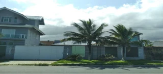 Imóvel 3017415 [''] - ['Avenida Atlântica, 15,60m de frente para a Avenida Atlântica, por 22,96m da frente aos fundos de um lado, onde confronta com o lote 02 da mesma quadra 01, 20,40m de frente aos fundos de outro lado, onde confronta com a propriedade de Attilio Raymundo Peppe, e 15,20m nos fundos, onde confronta com a Rua 1'] [''] - ['Peruíbe']/['SP'] - 1