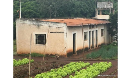 Casa em Conceição das Alagoas, Aziz Mansur, Rua Hildebrando Leite e Governador Valadares, MG. Área: 16940m2