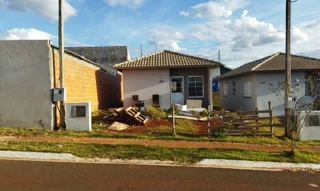 Imóvel 2464025 ['8787718228387'] - ['RUA BATUIRA DE BICO TORTO,N. 225 LOTE 31 QD. 16, LOTEAMENTO BEM VIVER ARAPONGAS - CEP: 86711-528, ARAPONGAS - PARANA'] [''] - ['Arapongas']/['PR'] - 1