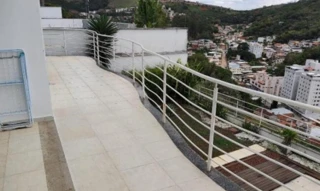 Imóvel 2898625 [''] - ['Rua Antônio de Arruda Marques, 46, Condomínio Bosque Imperial III, Borboleta, Juiz de Fora, MG, 36036-475 Condições para pagamento: à vista 100% do pagamento na emissão do CCV (Contrato de Compra e Venda) Considerações: Sobre o valor arrematado considerar + 7.0 % de comissão do leilão e + 1.0 % de taxa de serviços Pagimovel® a serem pagos pelos compradores. Exibir mais Informações adicionais Estas considerações estabelecem as condições aplicáveis à aquisição de imóveis co