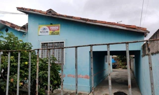 Imóvel 2800426 [''] - ['Nº. Produto: 1 Lote de terreno sob no 13, subdivisao do lote C, este oriundo da subdivisao do lote no 4 da planta Coriolano Mota, no arrabalde Vila Guaira, nesta Cidade, com 11,00m. de frente para a rua no 2 da planta, por 35,37m de fundos, retangular, contendo uma casa de madeira com 50,00m2 em fase de conclusao, sob no 398, confrontando de um lado com o lote no 14 de outro com o lote no 12 e nos fundos com o lote 16.'] [''] - ['Curitiba']/['PR'] - 1