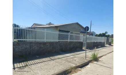 Casa em Içara, Vila Nova, Rua Jair Silveira, 197 (antigo 134) esquina com a Rua João Recco, SC. Área: 60m2