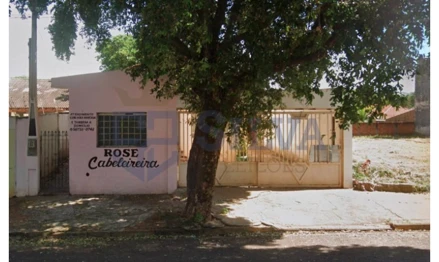 Casa em Araçatuba, Umuarama, Avenida Umuarama, 690, SP. Área: 300m2