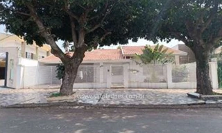Imóvel 2933042 [''] - ['Rua Miguel Gomar n° 443, no jardim Santos Dumont - Cep: 87706-040 - Paranavaí - PR IMÓVEL: Lote nº 05 (cinco), da quadra nº 44 (quatro), da subdivisão dos lotes n°s 01 [um] à 17 [dezessete], com área de 600,00 m² (seiscentos] metros quadrados, situado no loteamento denominado Bairro Santos Dumont, perímetro urbano desta cidade. Confrontações: Com 15,00 (quinze) metros de frente para a Avenida Miguel Gomar; lateralmente com 40,00 (quarenta) metros de 15,00 (quinze) metros 