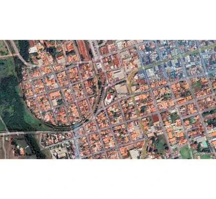 Prédio em Bandeirantes, Bandeirantes, situado dentro do perímetro urbano desta cidade, PR. Área: 4355.53m2