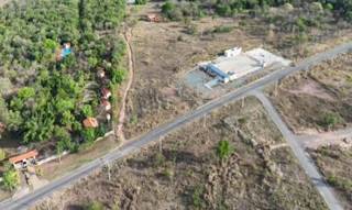 Imóvel 3056152 [''] - ['Avenida Universitária, 12, Lote 12, da Área 6, Perímetro Urbano , Caldas Novas, GO, 75680-000 Condições para pagamento: à vista 100% do pagamento na emissão do CCV (Contrato de Compra e Venda) Considerações: Sobre o valor arrematado considerar + 7.0 % de comissão do leilão e + 1.0 % de taxa de serviços Pagimovel® a serem pagos pelos compradores. Exibir mais Descrição Lote, Perímetro Urbano, Desocupado, 695.13 M² de área de terreno, 695.13 M² de área total. Matrícula nº 10