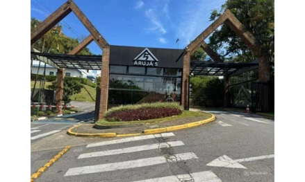 Casa em Arujá, Jardim Fazenda Rincão, Rua Andaluzita, 271, Quadra 14, Lote 09, Condomínio Arujá V, Jardim Fazenda Rincão, Arujá, SP, 07432-575, SP. Área: 280.76m2