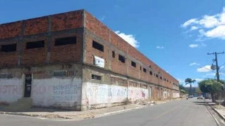 Imóvel 2378661 [''] - [', sn - LOCALIZADO NA AVENIDA CORONEL FARIAS, COM ESQUINA PARA A RUA RUY BARBOSA, CAPIATÃ, ARAPIRACA/AL. - Centro'] [''] - ['Santa Rita De Cássia']/['BA'] - 1