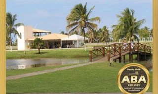 Imóvel 2581867 [''] - ['quadra 14, integrante do Condomínio e Edifício Villa das águas, Povoado Ribuleirinha, nesta urbe, área litorânea, medindo 15 m (Quinze) metros de largura de frente e fundo, por 30 m de comprimento em ambos os lados, equivalente a 450 m2 (Quatrocentos e Cinquenta Metros Quadrados). O presente imóvel não possui rua pavimentada, possui meio-fio, como também possui esgotamento de águas pluviais, posteamento com energia elétrica. O presente imóvel contém em seu condomínio pisc