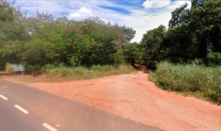 Imóvel 2465072 [''] - ['Distante cerca de 4 km da cidade de Lassance/MG, com acesso pela Rodovia BR-496, sentido Lassance/Corinto. Após a ponte sobre o Riacho Seco, entra-se à direita, na placa “Pousada do Guerreiro”, seguindo aprox. 200 metros até a sede do imóvel'] [''] - ['Lassance']/['MG'] - 1