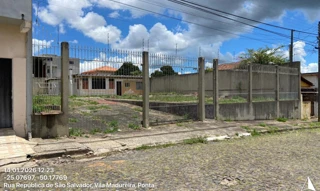 Imóvel 2889674 [''] - ['LOTE DE TERRENO Nº 184, DA QUADRA J, QUADRANTE N-O, SITUADO NA VILA MADUREIRA, DISTANTE. 20,00 METROS DA RUA FRANCISCO OTAVIANO, MEDINDO, 20,00 METROS DE FRENTE PARA A RUA REPÚBLICA DE SÃO SALVADOR, LADO ÍMPAR, CONFRONTANDO DE QUEM DA RUA OLHA, COM O LOTE Nº 183'] [''] - ['Ponta Grossa']/['PR'] - 1