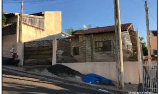 Imóvel 895677 ['8444402526237'] - ['RUA PAULO ALVES DOS REIS,N. 84 LT 02 QD E, JD CABRAL - CEP: 86400-000, JACAREZINHO - PARANA'] [''] - ['Jacarezinho']/['PR'] - 1