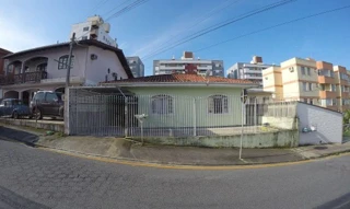 Casa em Balneário Camboriú, Estados, R. Aqueduto, 325 - Estados, SC. Área: 499.7m2 - imagem 0