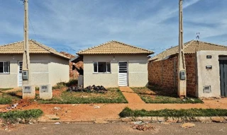 Imóvel 2412781 ['8787712540389'] - ['RUA BELARMINO PIRES,N. 915 LOTE 46, QD 31, RESIDENCIAL SYLVIO JOSE VENTUROLLI - CEP: 16080-342, ARACATUBA - SAO PAULO'] ['Jardim do Trevo'] - ['Araçatuba']/['SP'] - 1