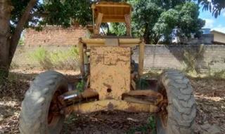 Imóvel 2602487 [''] - ['DOS BENS: LOCAL 001; A MOTONIVELADORA E SUCATA DE COMPRESSOR MARCA ATLAS COPCO GA1207 ESTÃO LOCALIZADOS NO CENTRO DE ARAÇUAÍ MG'] ['Centro'] - ['Araçuaí']/['MG'] - 1