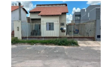 Casa em Luís Eduardo Magalhães, Jardim Alvorada, Rua Aratinga, 49, Quadra 6B, Lote 14, Loteamento Jardim Alvorada, Luís Eduardo Magalhães, BA, 47862-618, BA. Área: 79.7m2