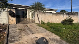 Imóvel 2497688 [''] - ['LOTE DE TERRENO Nº 12 (DOZE), DA QUADRA Nº 20 (VINTE), QUADRANTE NO, SITUADO NA VILA BARATO, BAIRRO DOS PERIQUITOS, DISTANTE 14,00 METROS DA RUA UIRAPURU, MEDINDO 14,00 METROS DE FRENTE PARA A AVENIDA NOROESTE, LADO ÍMPAR, POR 35,00 METROS DA FRENTE AO FUNDO, EM AMBOS OS LADOS, TENDO NO FUNDO IGUAL METRAGEM DA FRENTE, CONFRONTANDO DE QUEM DA RUA OLHA, DO LADO DIREITO, COM O LOTE Nº 13, DO LADO ESQUERDO, COM O LOTE Nº 11, E DE FUNDO, COM O LOTE A'] [''] - ['Ponta Grossa']/