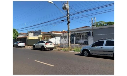 Prédio em Ribeirão Preto, Sumarezinho, Avenida Antônio e Helena Zerrenner, nº 658, SP. Área: 250m2