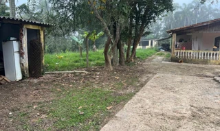 Imóvel 2484193 [''] - ['Embu-Guaçu, SP, especificamente no Parque Alvorada, na gleba B. Área: 27.200 metros quadrados. Divisão: Formado pelos Lotes 14 e 15 da referida gleba. Observações: O local possui uma chácara com parte coberta por vegetação extensa e parte com acesso mais fácil, com uma estrada que leva a casas (algumas em mau estado de conservação), um canil, uma baia e depósitos'] ['Parque Alvorada'] - ['Embu-Guaçu']/['SP'] - 1