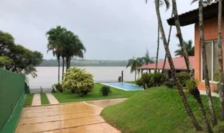 Imóvel 2824895 [''] - ['Avenida Ourinhos a 230 metros da Rua Rangel Pestana a qual se estende até o centro comercial da cidade de Salto Grande. O JARDIM LAGO ENCANTADO é um bairro de Salto Grande com construções residenciais de alto padrão, s'] [''] - ['Salto Grande']/['SP'] - 1