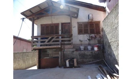 Casa em Erechim, Centro, Av. Pedro Pinto de Souza, 891, RS. Área: 231m2 - imagem 0