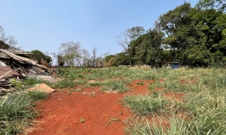Imóvel 3042696 [''] - ['Chácara de terras sob nº28 (vinte e oito), da Quadra nº02 (dois), com a área de 1.075,00 metros quadrados, situada na planta do loteamento denominado CHACARAS AEROPORTO - NUCLEO "B, deste Município e Comarca, com as seguintes divisas, metragens e confrontações: "DIVIDE-SE: Ao NORTE, com a chácara nº19 na distância de 20,00 metros; À LESTE, com a chácara nº27 na distância de 53,75 metros; Ao SUL, com a Rua Santa Catarina na distância de 20,00 metros; E finalmente a OESTE, 