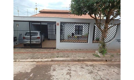 Casa em Londrina, Cinco Conjuntos, Rua A, nº 17, PR. Área: 219.73m2